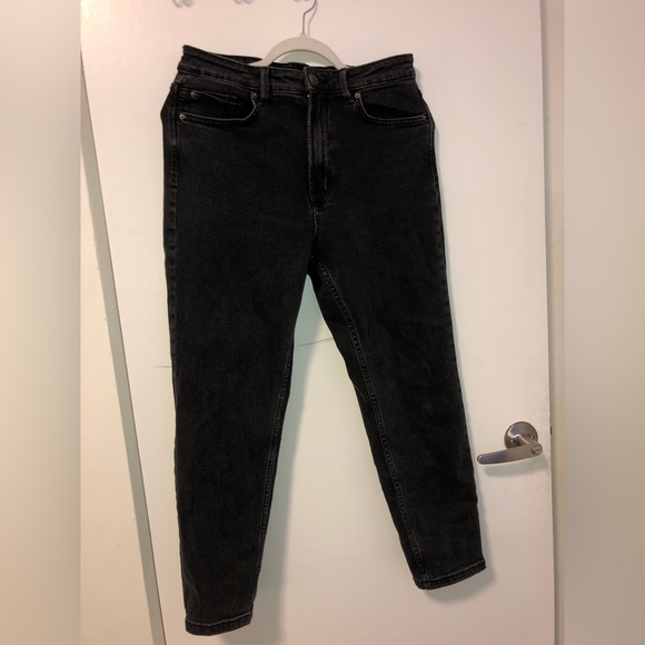 ASOS Stradivarius mom jeans with stretch in black - Picture 3 of 4